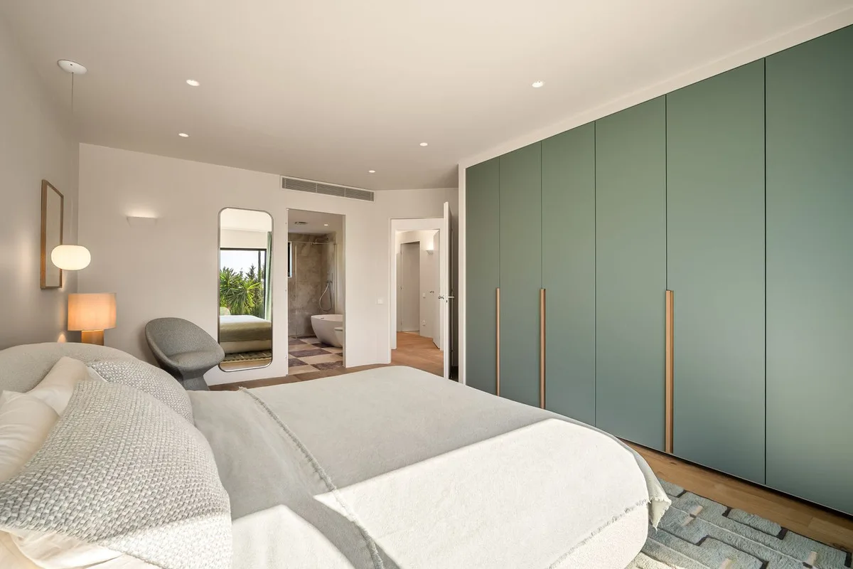 Costa del Sol - Nueva Andalucia - Moderne golfvilla i La Brisas med privat basseng – bilde 25