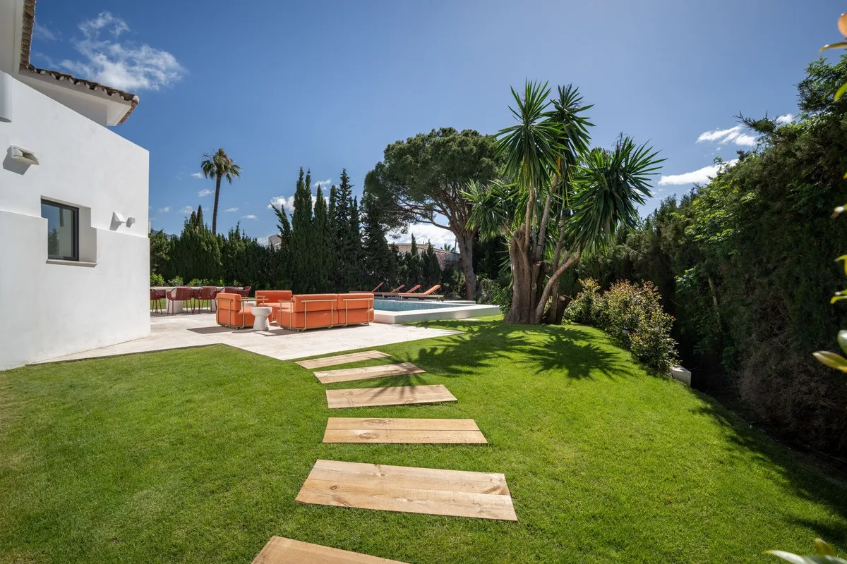 Costa del Sol - Nueva Andalucia - Moderne golfvilla i La Brisas med privat basseng – bilde 34