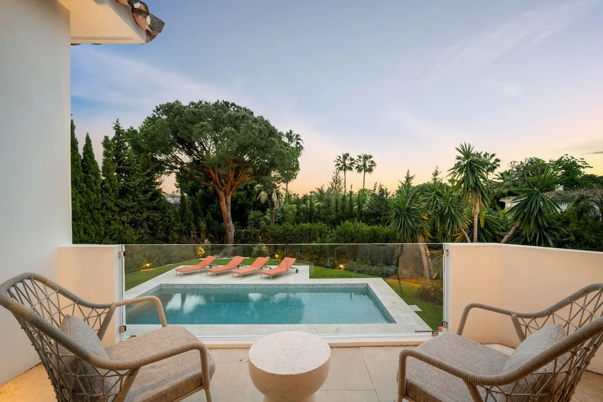 Costa del Sol - Nueva Andalucia - Moderne golfvilla i La Brisas med privat basseng – bilde 33