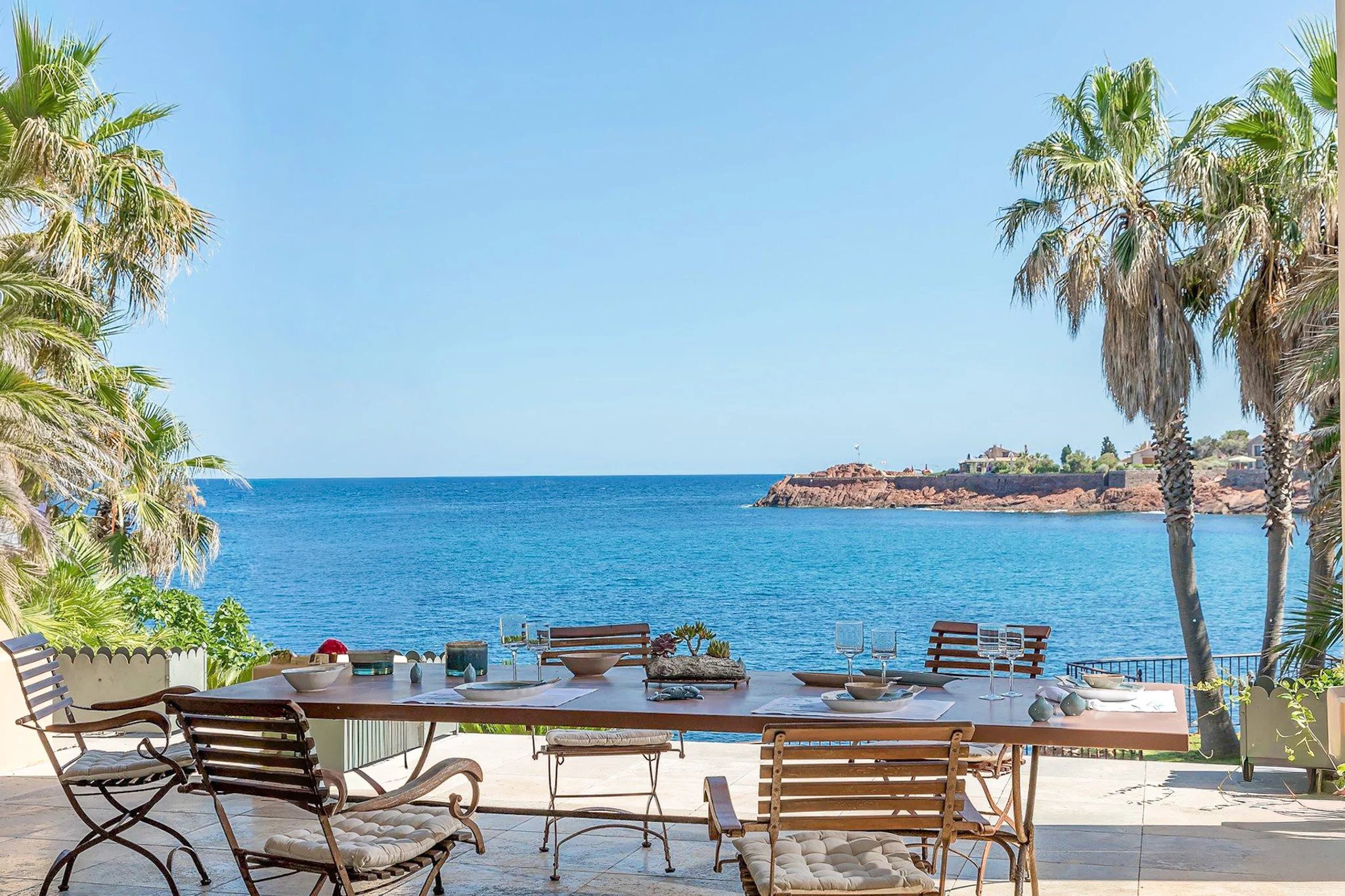 St. Raphael - Fantastisk villa med sjøfront – bilde 1
