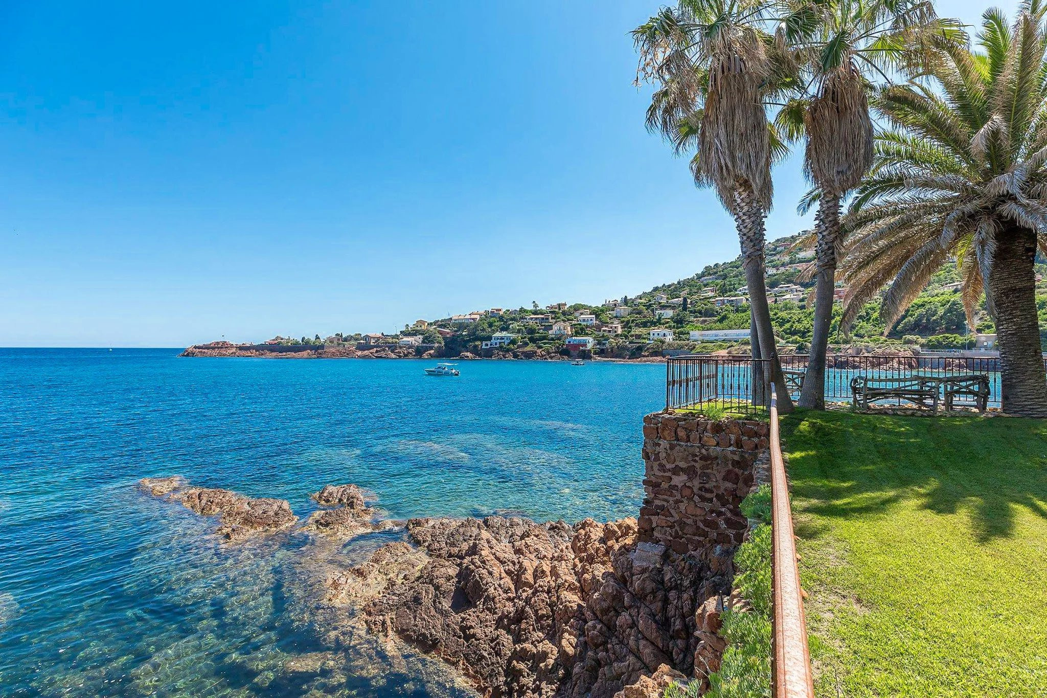 St. Raphael - Fantastisk villa med sjøfront – bilde 2