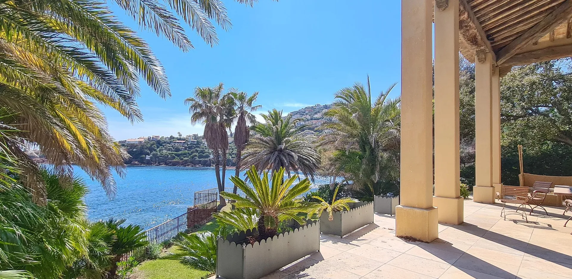 St. Raphael - Fantastisk villa med sjøfront – bilde 4