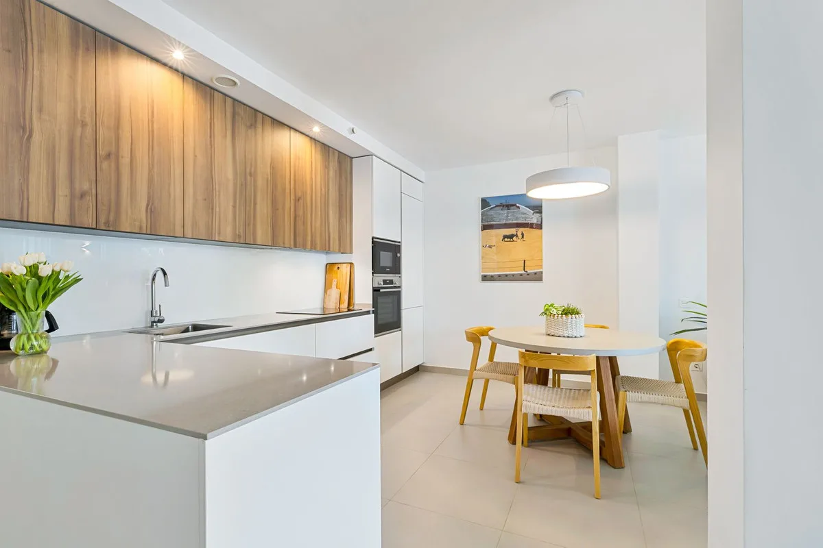 Benalmadena Costa - Moderne leilighet med privat hage, terrasse og gangavstand til stranden – bilde 8