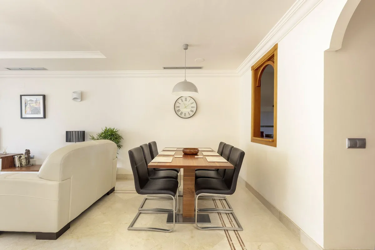 Nueva Andalucía - Sørvendt 2-soveroms leilighet med stor terrasse med utleiemuligheter – bilde 5