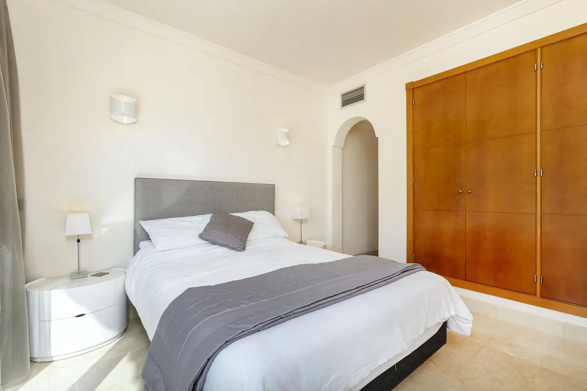 Nueva Andalucía - Sørvendt 2-soveroms leilighet med stor terrasse med utleiemuligheter – bilde 15