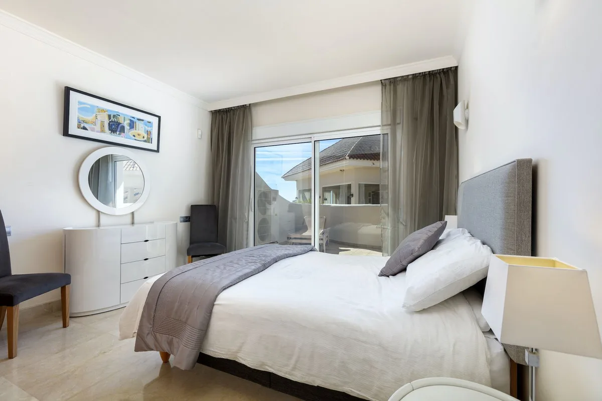 Nueva Andalucía - Sørvendt 2-soveroms leilighet med stor terrasse med utleiemuligheter – bilde 16
