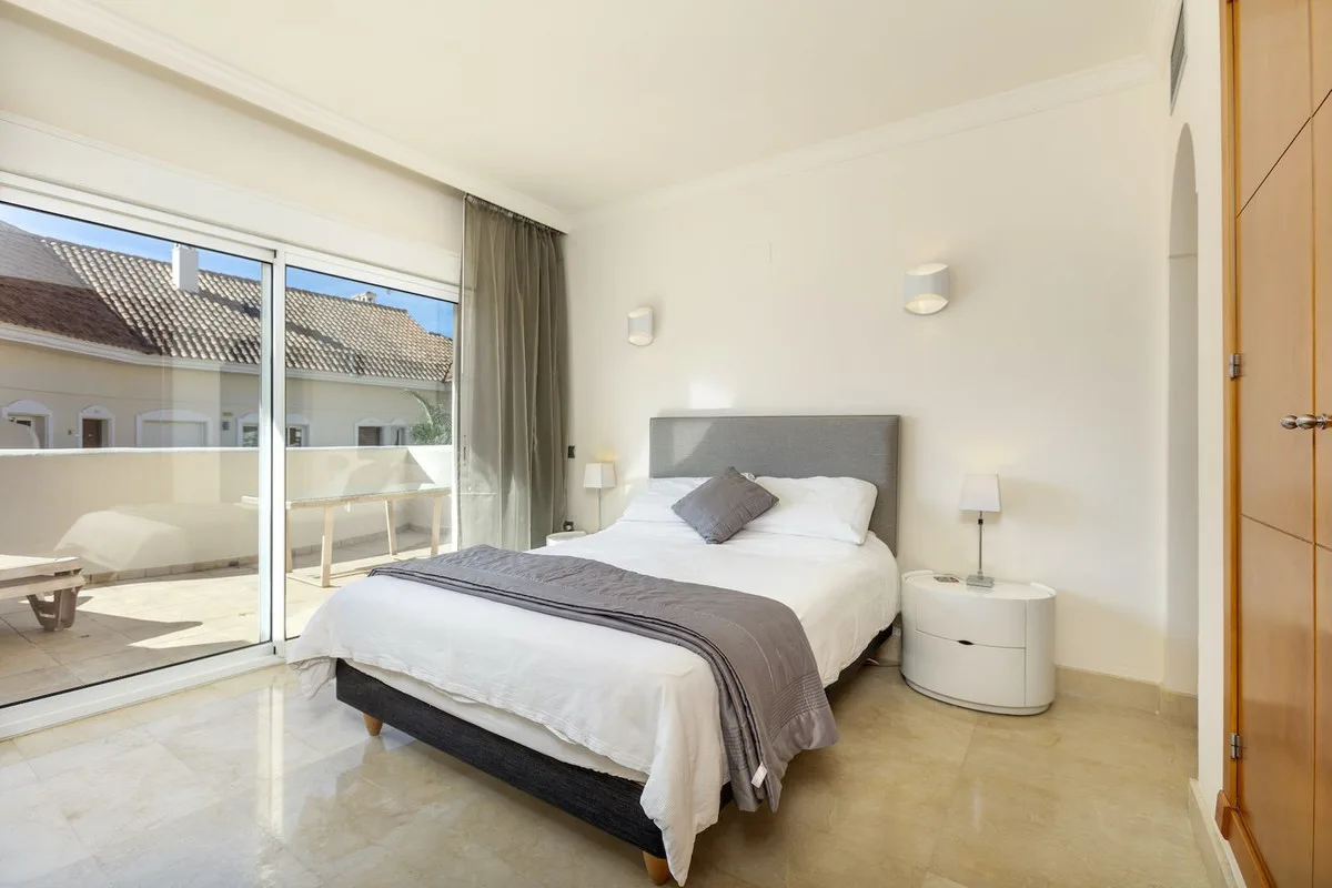 Nueva Andalucía - Sørvendt 2-soveroms leilighet med stor terrasse med utleiemuligheter – bilde 17