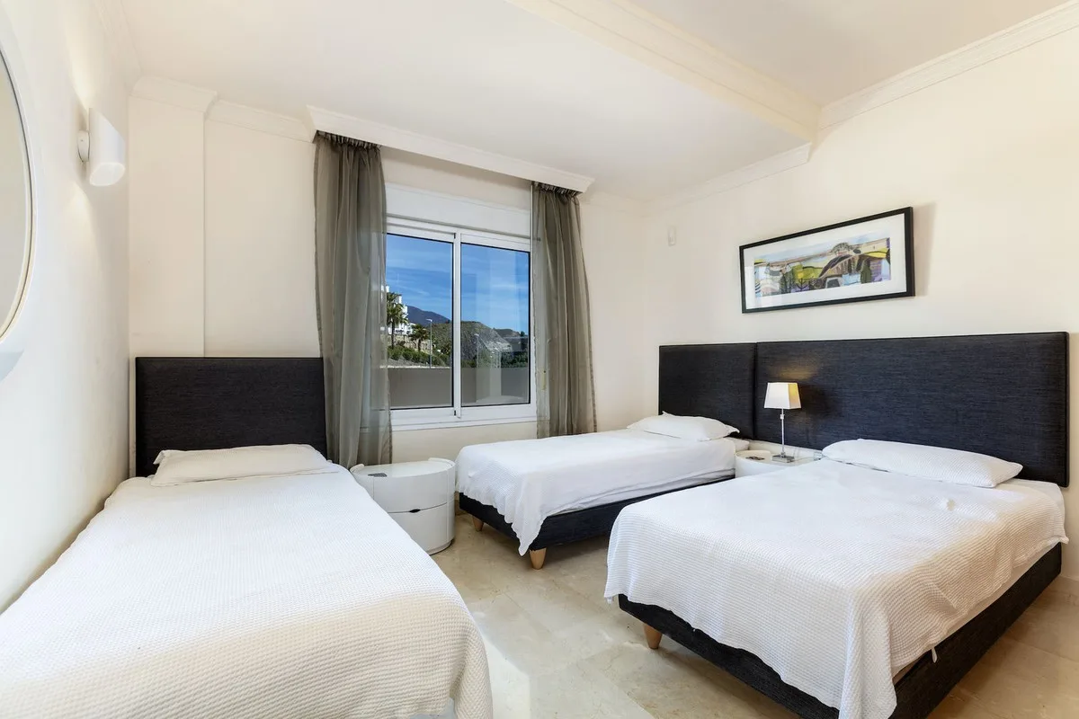 Nueva Andalucía - Sørvendt 2-soveroms leilighet med stor terrasse med utleiemuligheter – bilde 19