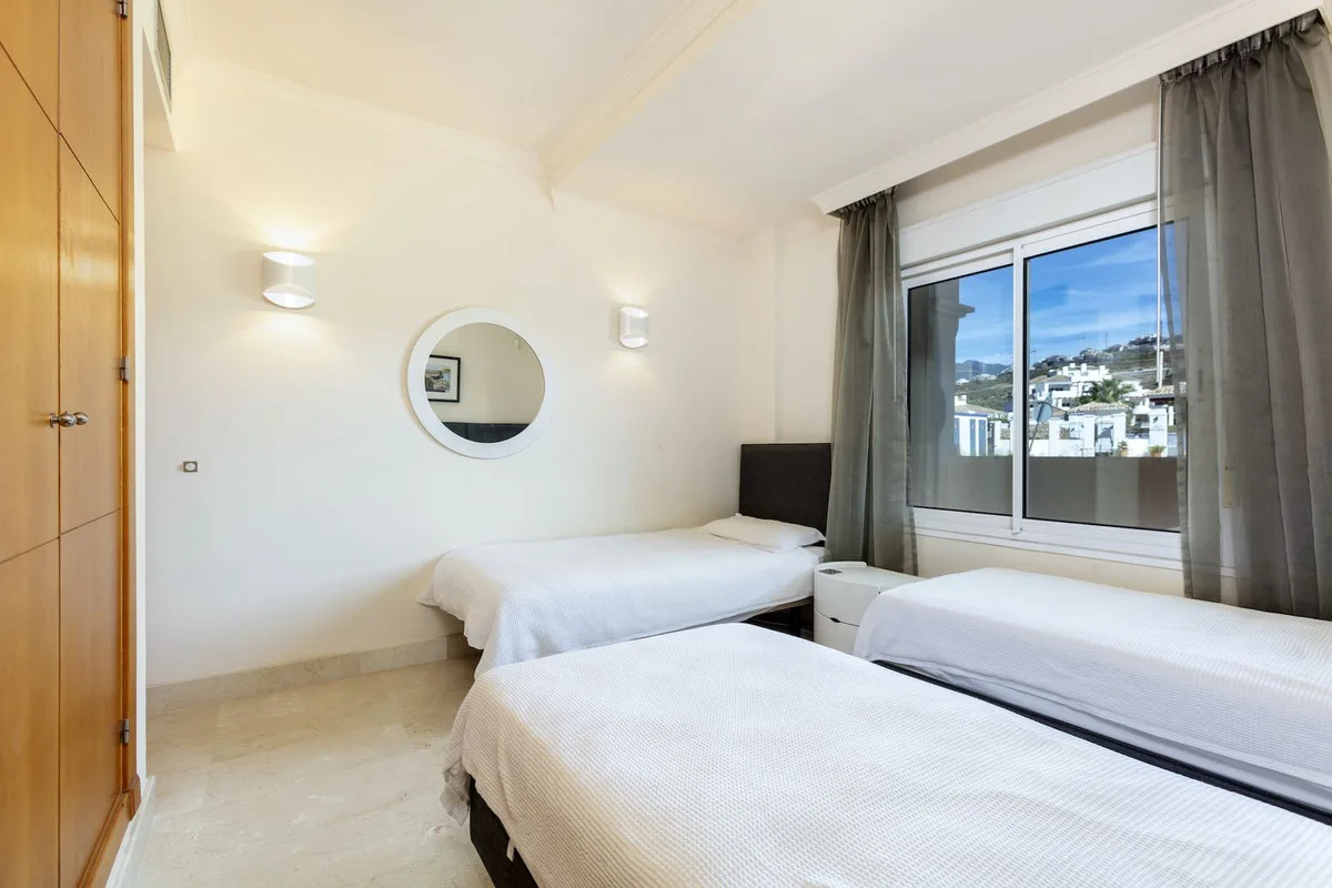Nueva Andalucía - Sørvendt 2-soveroms leilighet med stor terrasse med utleiemuligheter – bilde 20