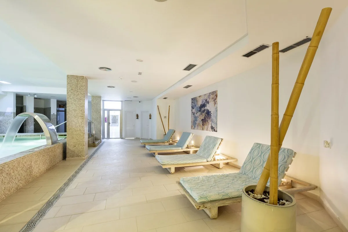 Nueva Andalucía - Sørvendt 2-soveroms leilighet med stor terrasse med utleiemuligheter – bilde 24