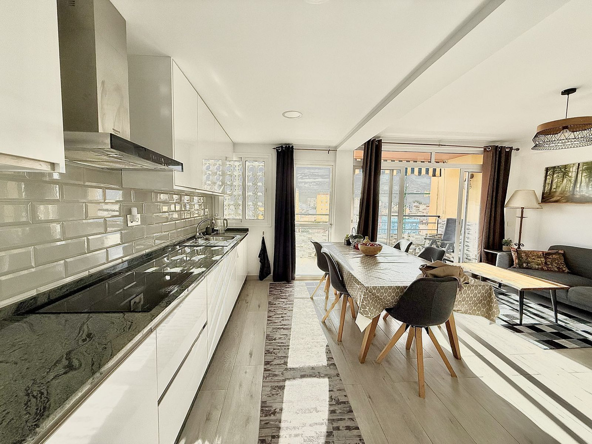 Fuengirola – Totalrenovert penthouse med 3 soverom, havglimt og kort vei til stranden – bilde 3