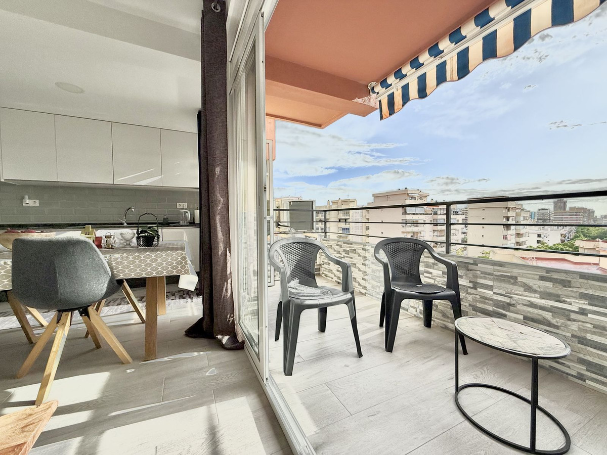 Fuengirola – Totalrenovert penthouse med 3 soverom, havglimt og kort vei til stranden – bilde 1