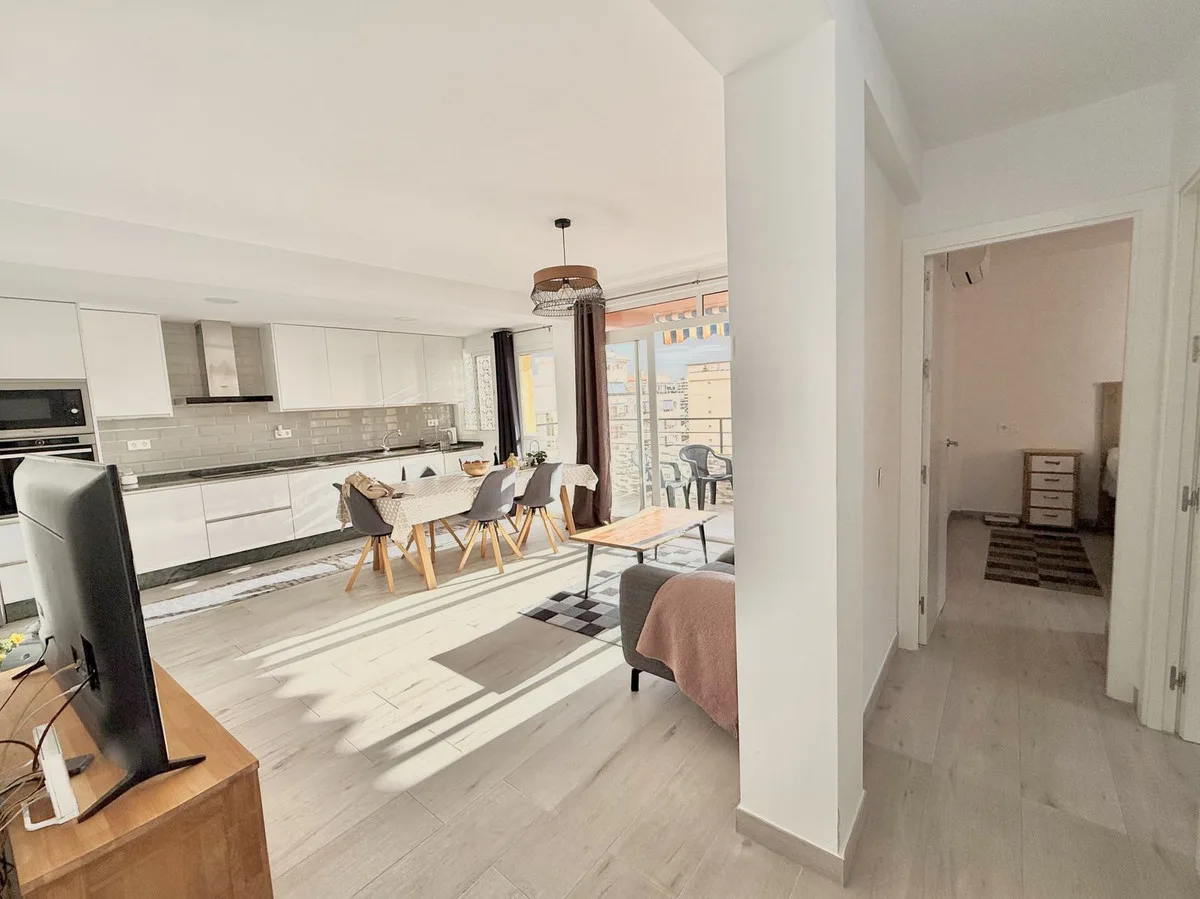 Fuengirola – Totalrenovert penthouse med 3 soverom, havglimt og kort vei til stranden – bilde 5