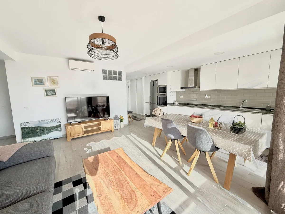Fuengirola – Totalrenovert penthouse med 3 soverom, havglimt og kort vei til stranden – bilde 6