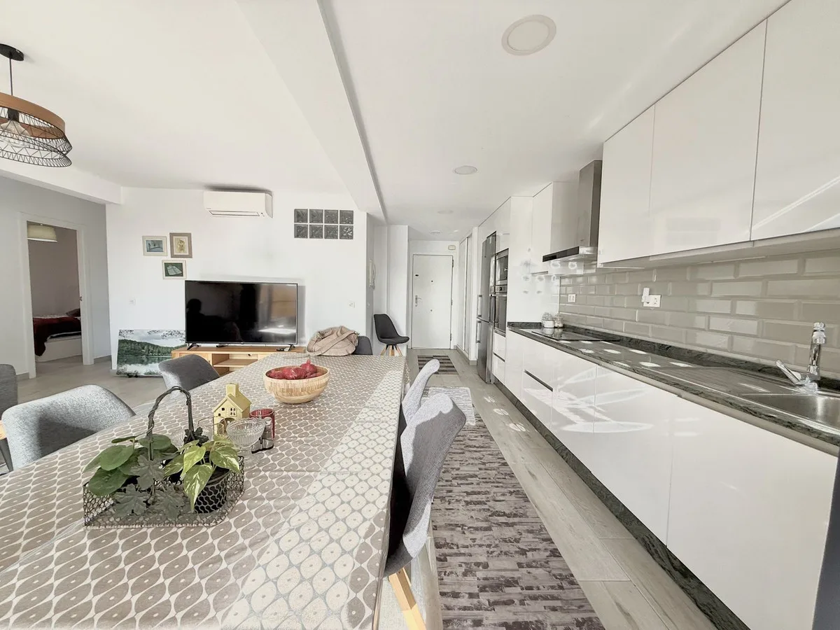 Fuengirola – Totalrenovert penthouse med 3 soverom, havglimt og kort vei til stranden – bilde 7