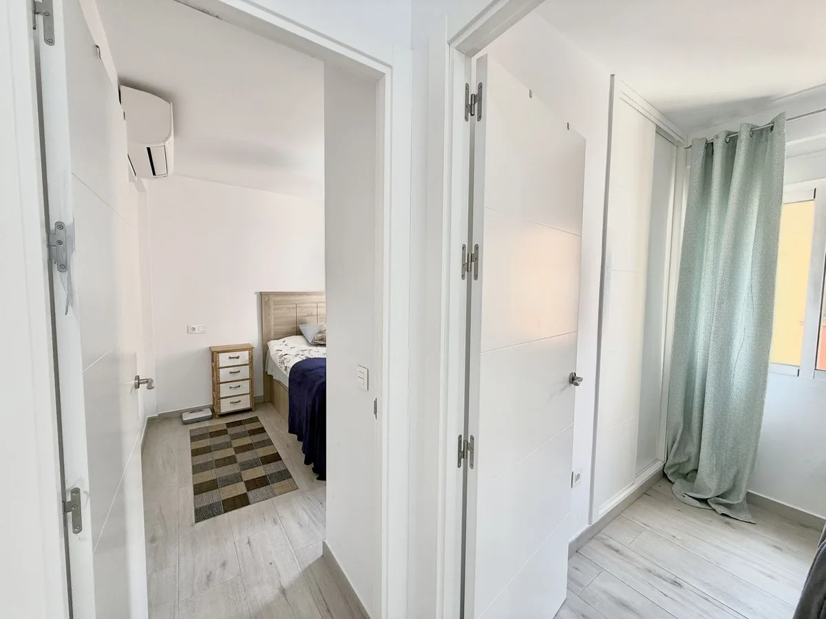 Fuengirola – Totalrenovert penthouse med 3 soverom, havglimt og kort vei til stranden – bilde 10