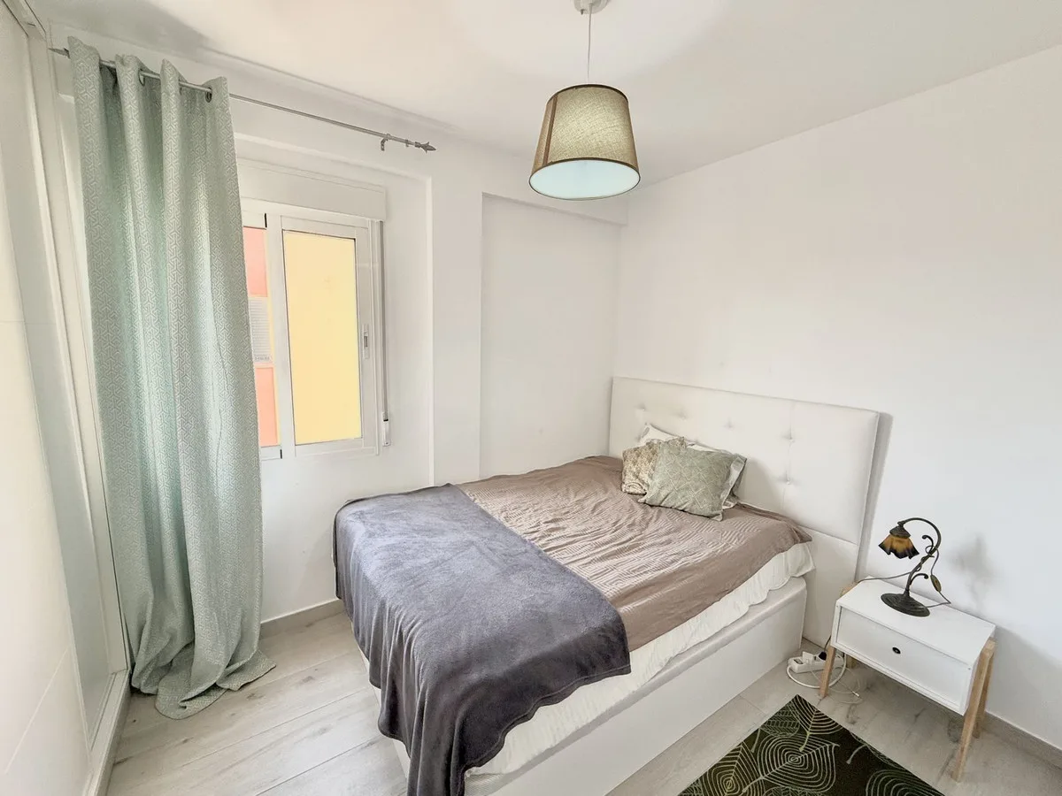 Fuengirola – Totalrenovert penthouse med 3 soverom, havglimt og kort vei til stranden – bilde 12