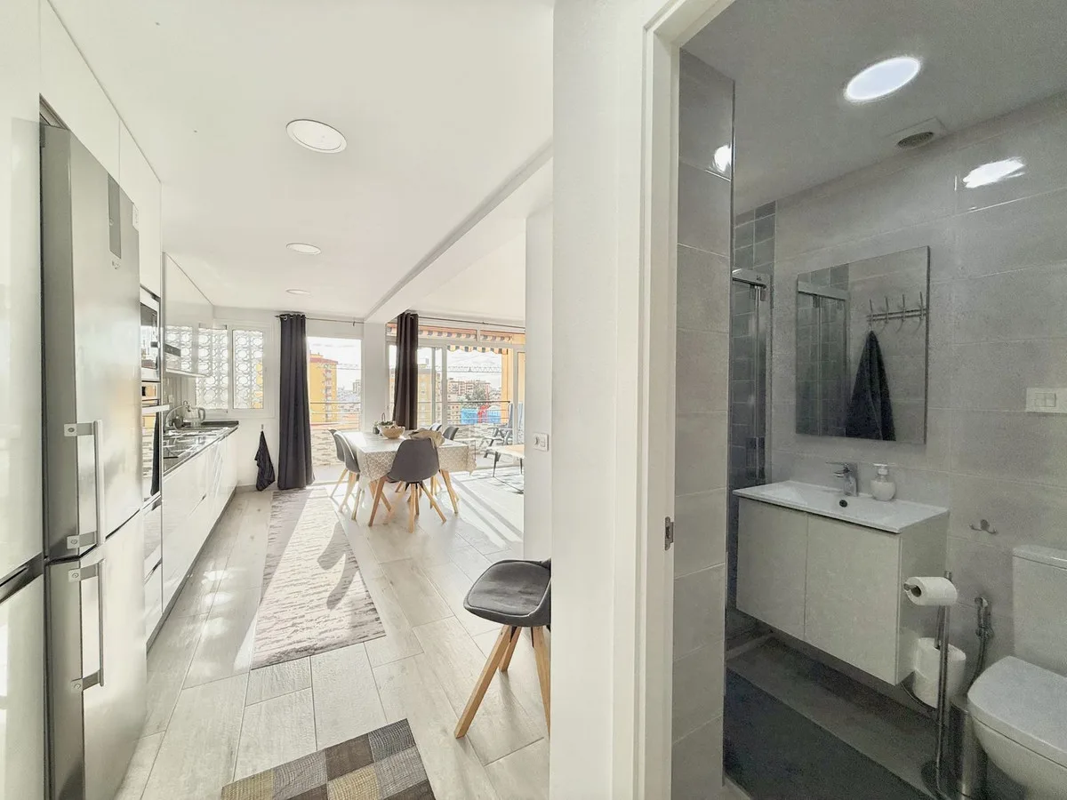 Fuengirola – Totalrenovert penthouse med 3 soverom, havglimt og kort vei til stranden – bilde 15