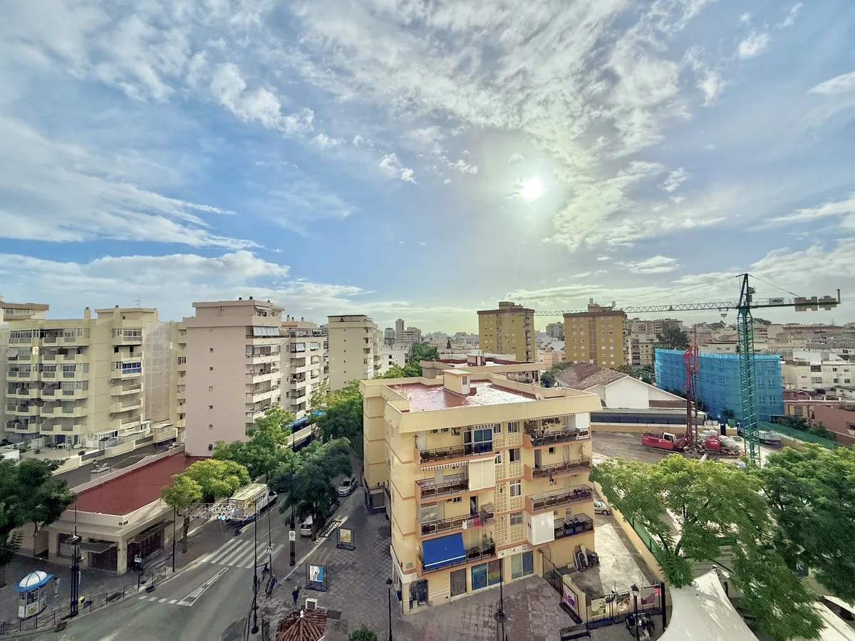Fuengirola – Totalrenovert penthouse med 3 soverom, havglimt og kort vei til stranden – bilde 17