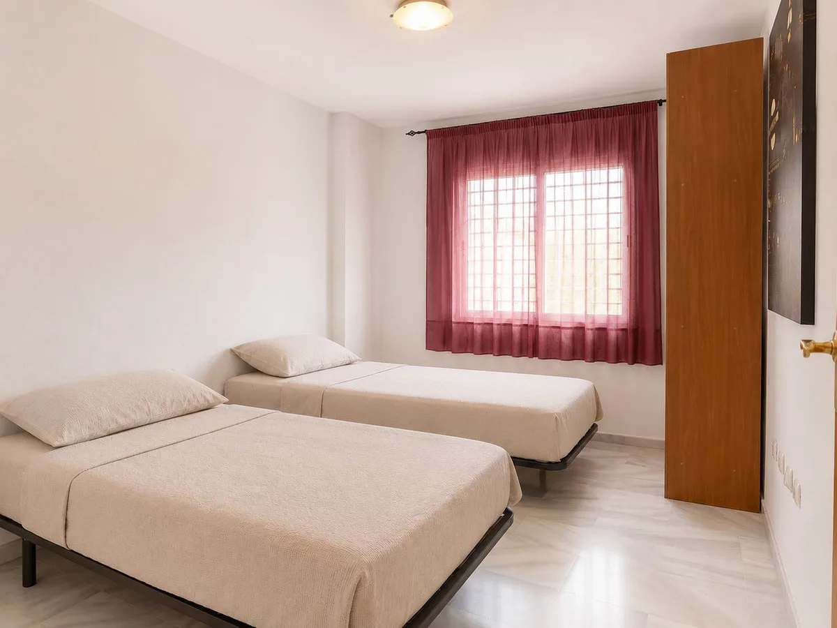 Málaga – Lys 2-roms i rolig område med privat parkering og bod – bilde 9