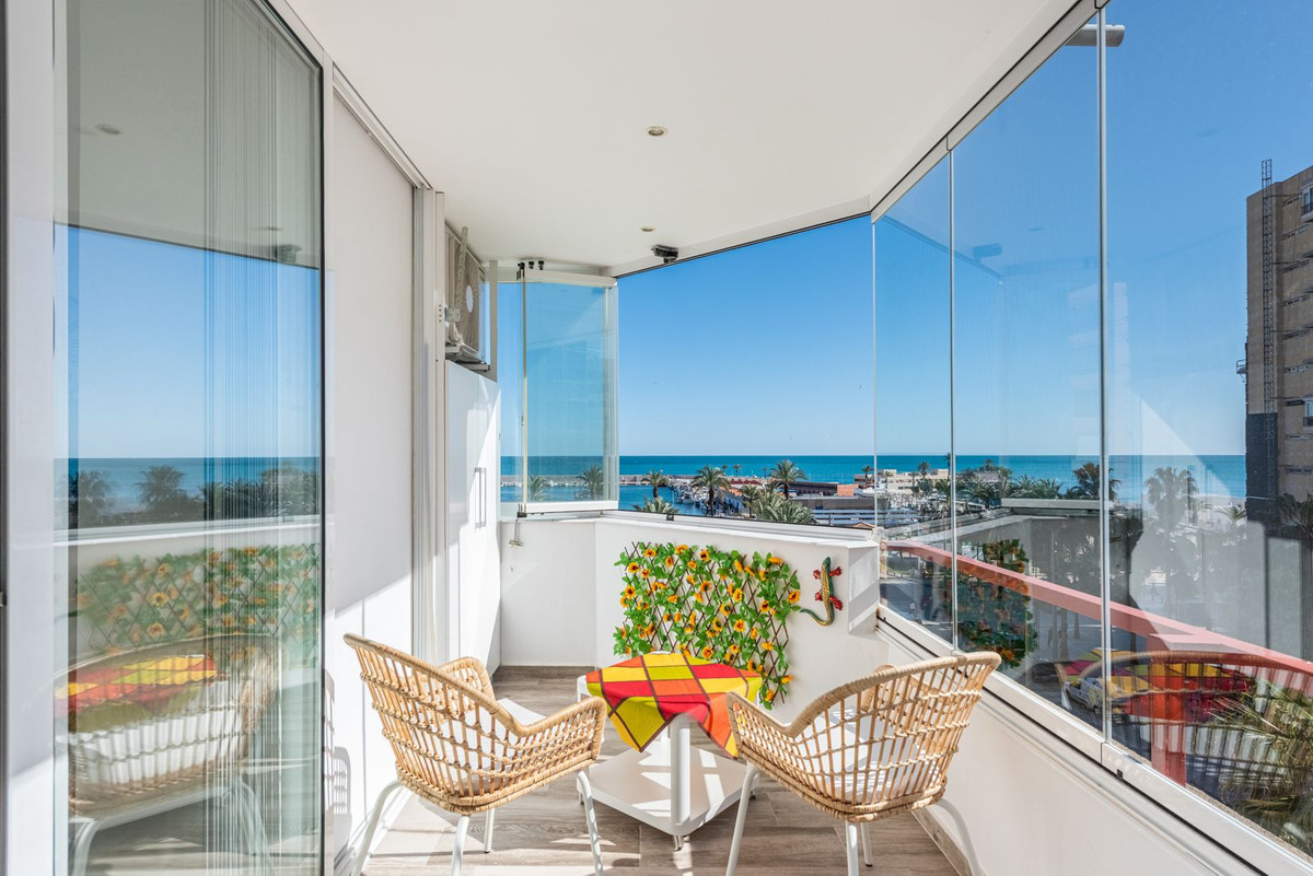 Fuengirola – Leilighet på Paseo Marítimo med havutsikt og glassinnbygd terrasse – bilde 1