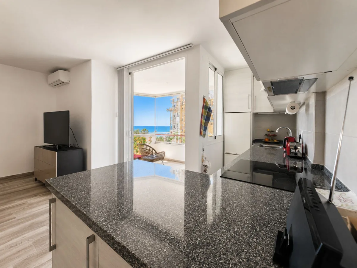 Fuengirola – Leilighet på Paseo Marítimo med havutsikt og glassinnbygd terrasse – bilde 4