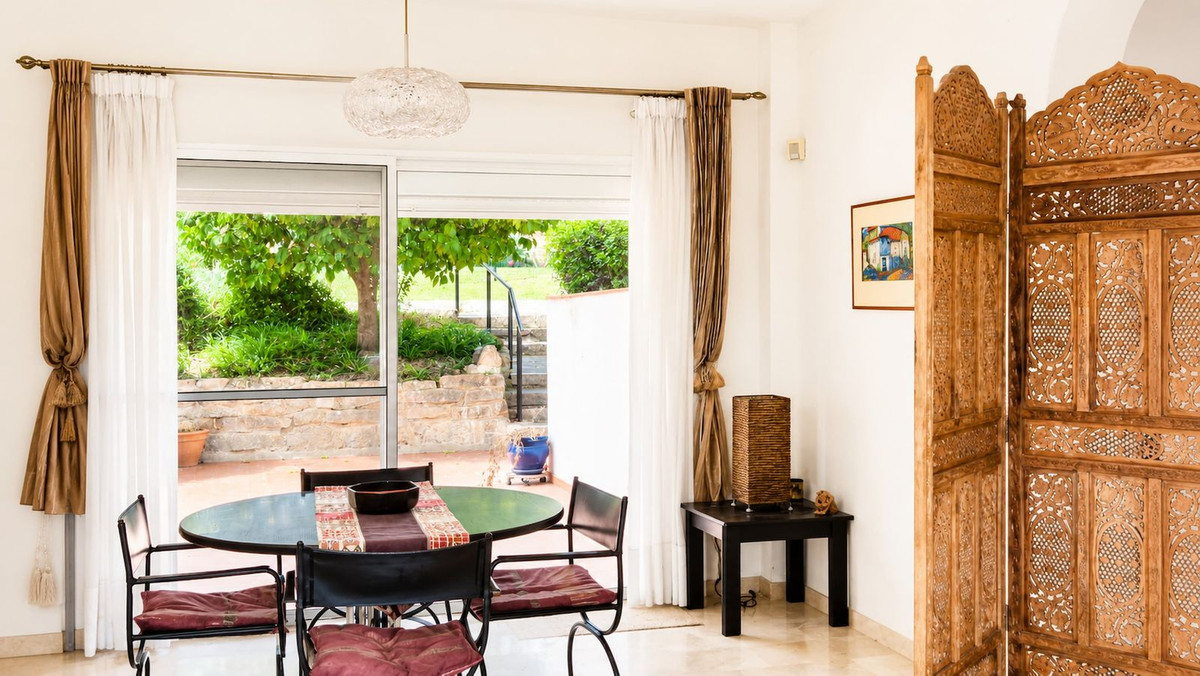 Estepona Golf – Lys 2-roms leilighet med terrasse og fjellutsikt – bilde 3