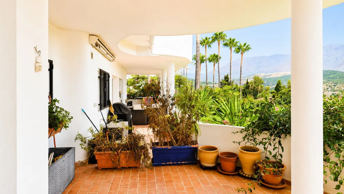 Estepona Golf – Lys 2-roms leilighet med terrasse og fjellutsikt – bilde 6