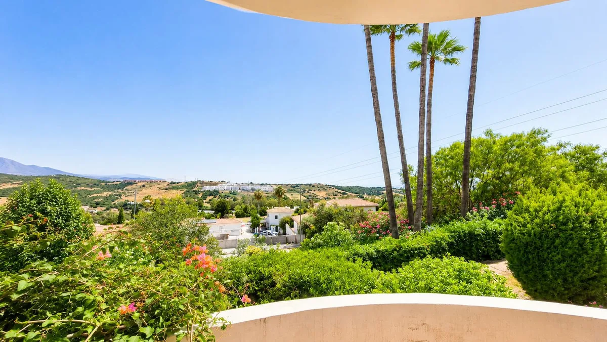 Estepona Golf – Lys 2-roms leilighet med terrasse og fjellutsikt – bilde 15