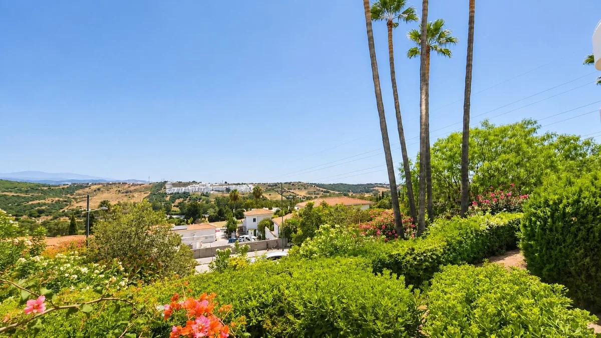 Estepona Golf – Lys 2-roms leilighet med terrasse og fjellutsikt – bilde 17