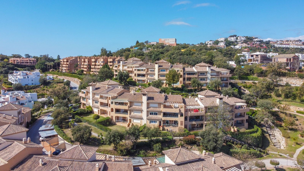 Elviria – Romslig leilighet i La Mairena med privat hage og fellesbasseng – bilde 1
