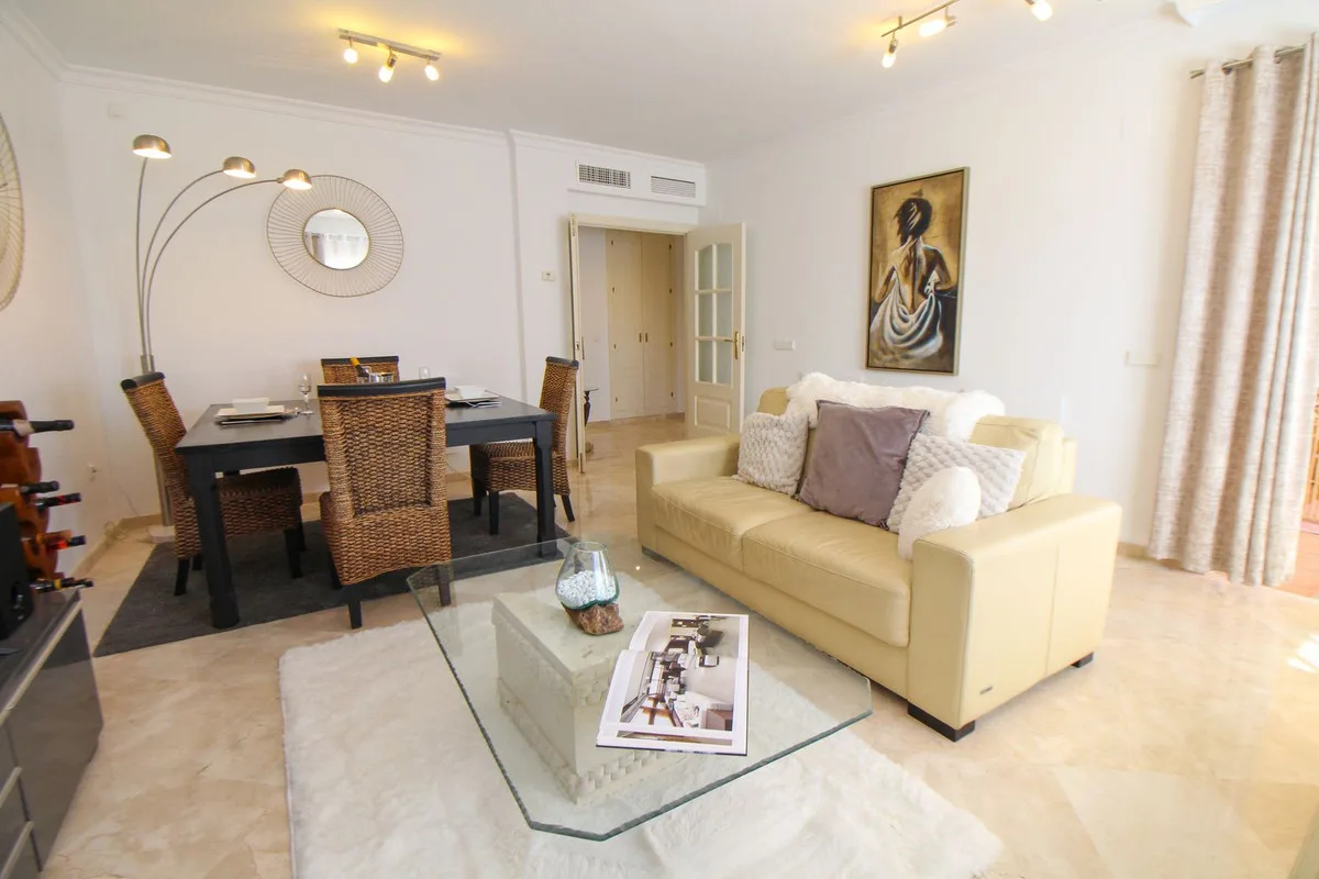 Elviria – Romslig leilighet i La Mairena med privat hage og fellesbasseng – bilde 8