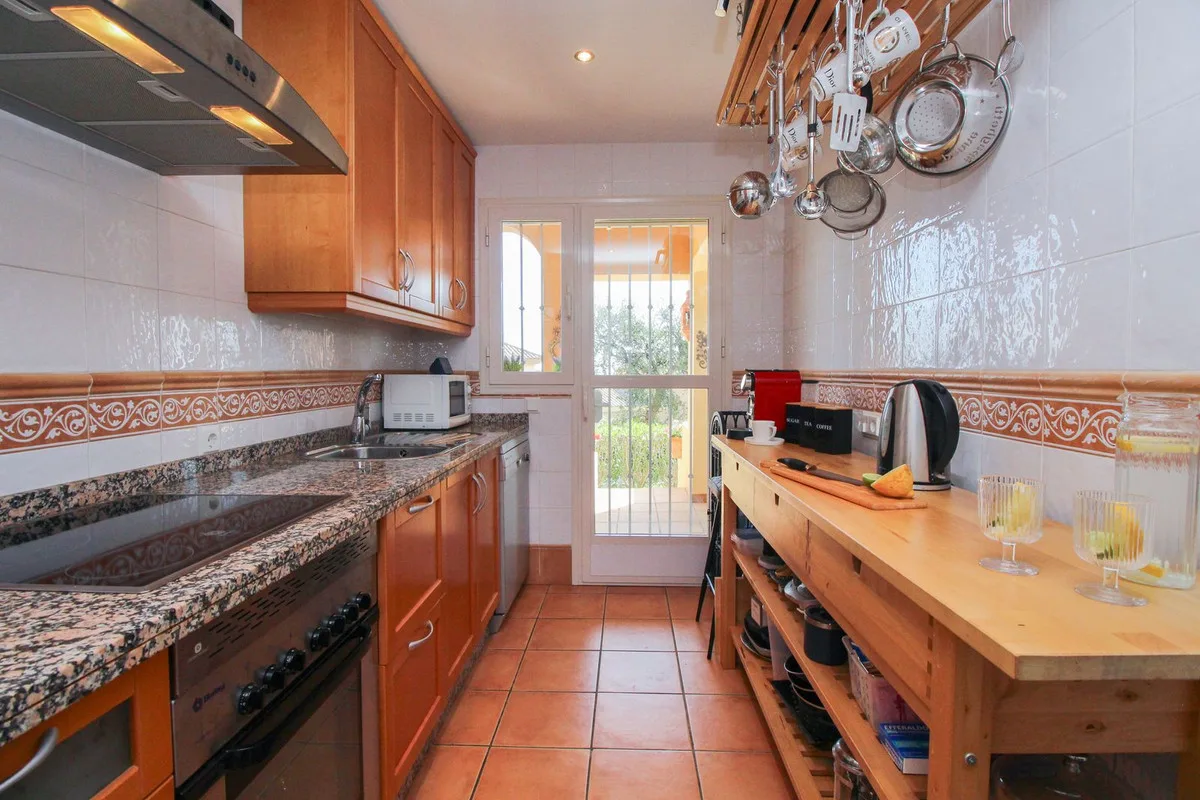 Elviria – Romslig leilighet i La Mairena med privat hage og fellesbasseng – bilde 12