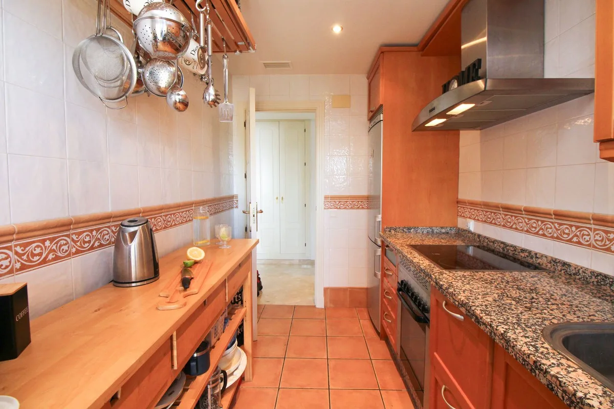 Elviria – Romslig leilighet i La Mairena med privat hage og fellesbasseng – bilde 14