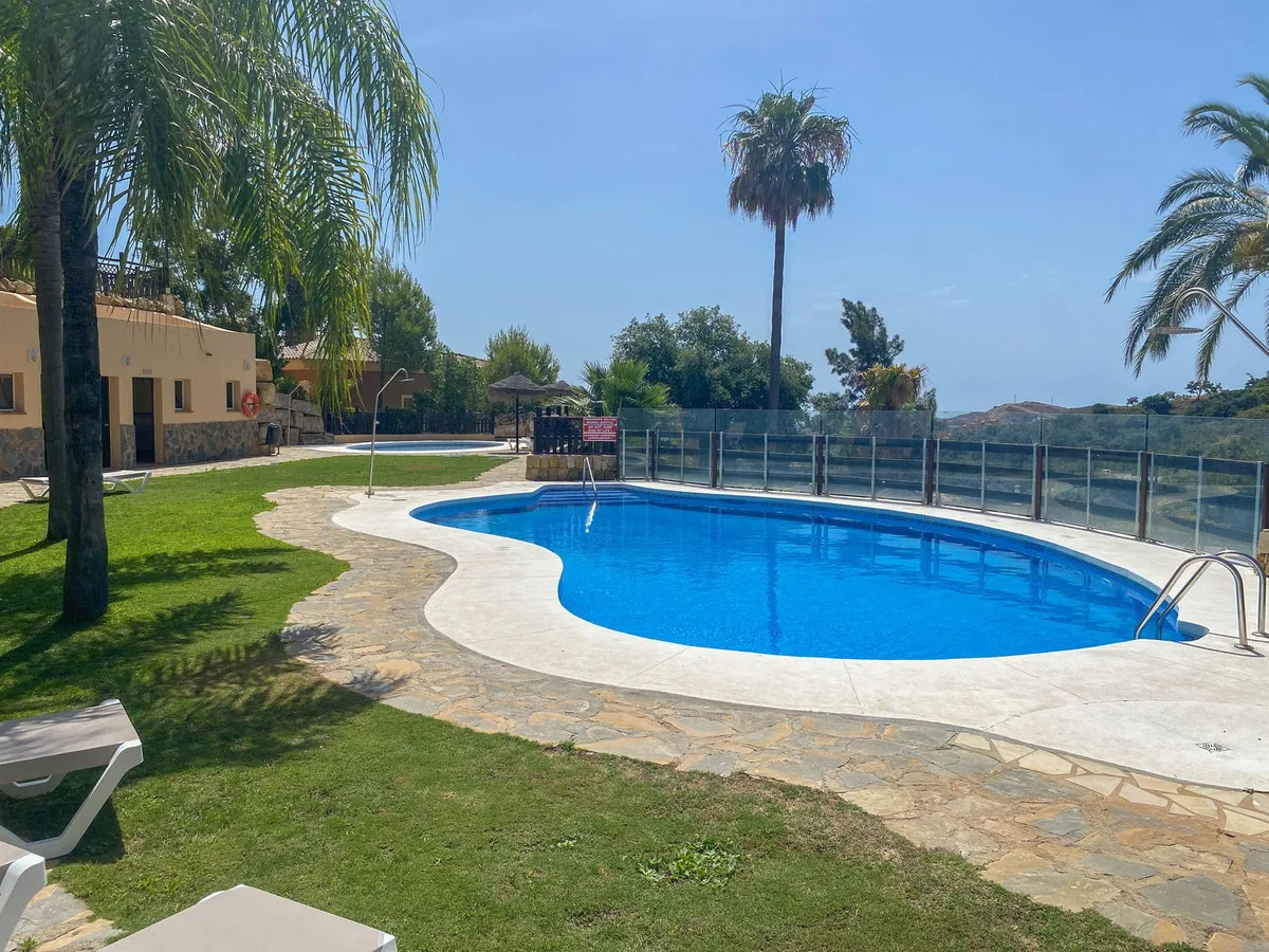 Elviria – Romslig leilighet i La Mairena med privat hage og fellesbasseng – bilde 13