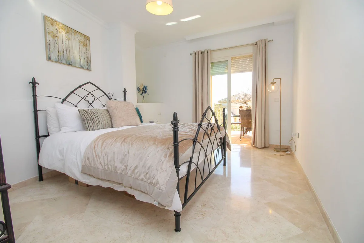 Elviria – Romslig leilighet i La Mairena med privat hage og fellesbasseng – bilde 16