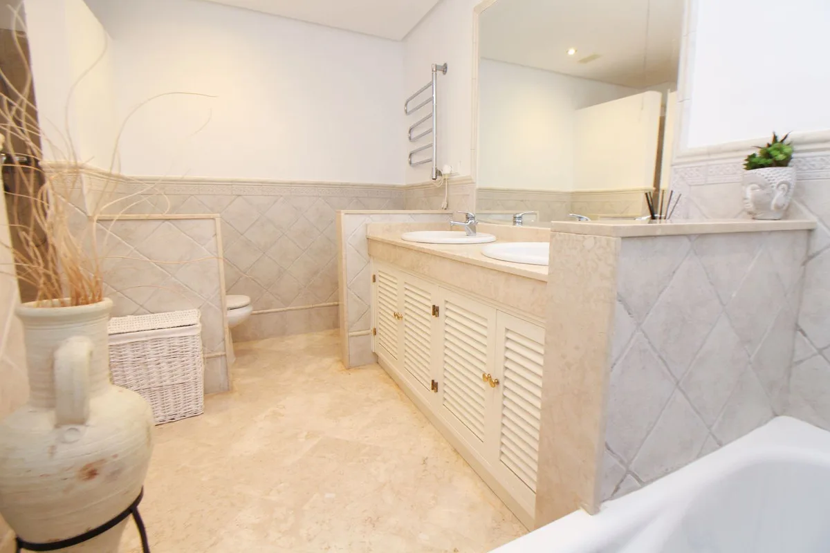 Elviria – Romslig leilighet i La Mairena med privat hage og fellesbasseng – bilde 21