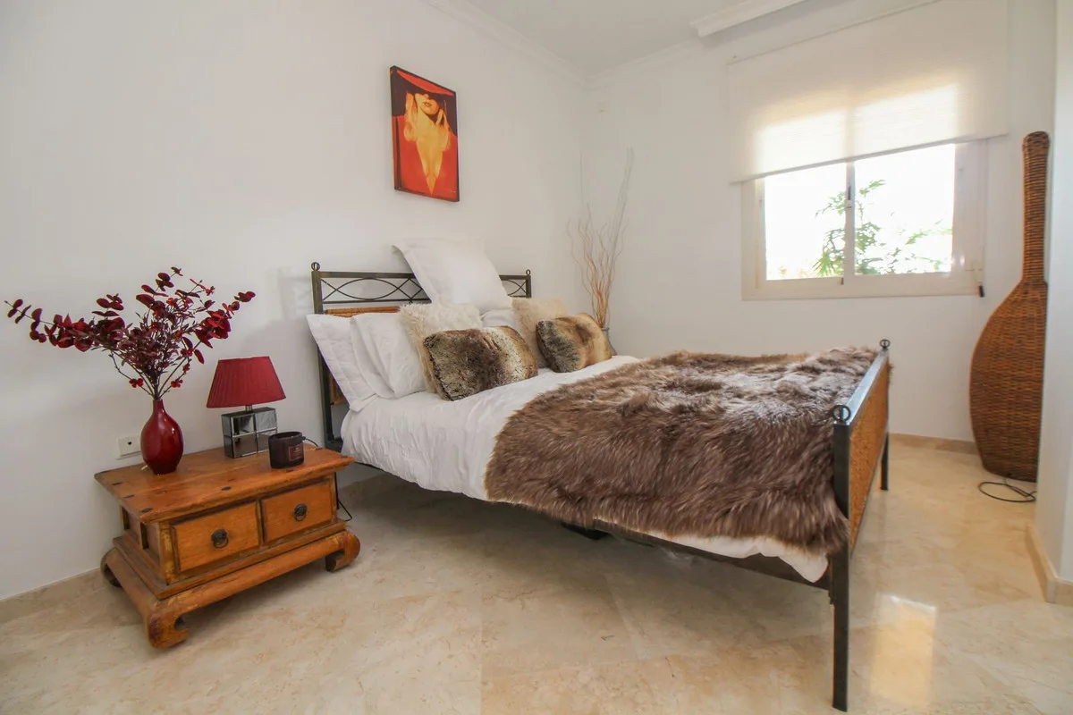 Elviria – Romslig leilighet i La Mairena med privat hage og fellesbasseng – bilde 22