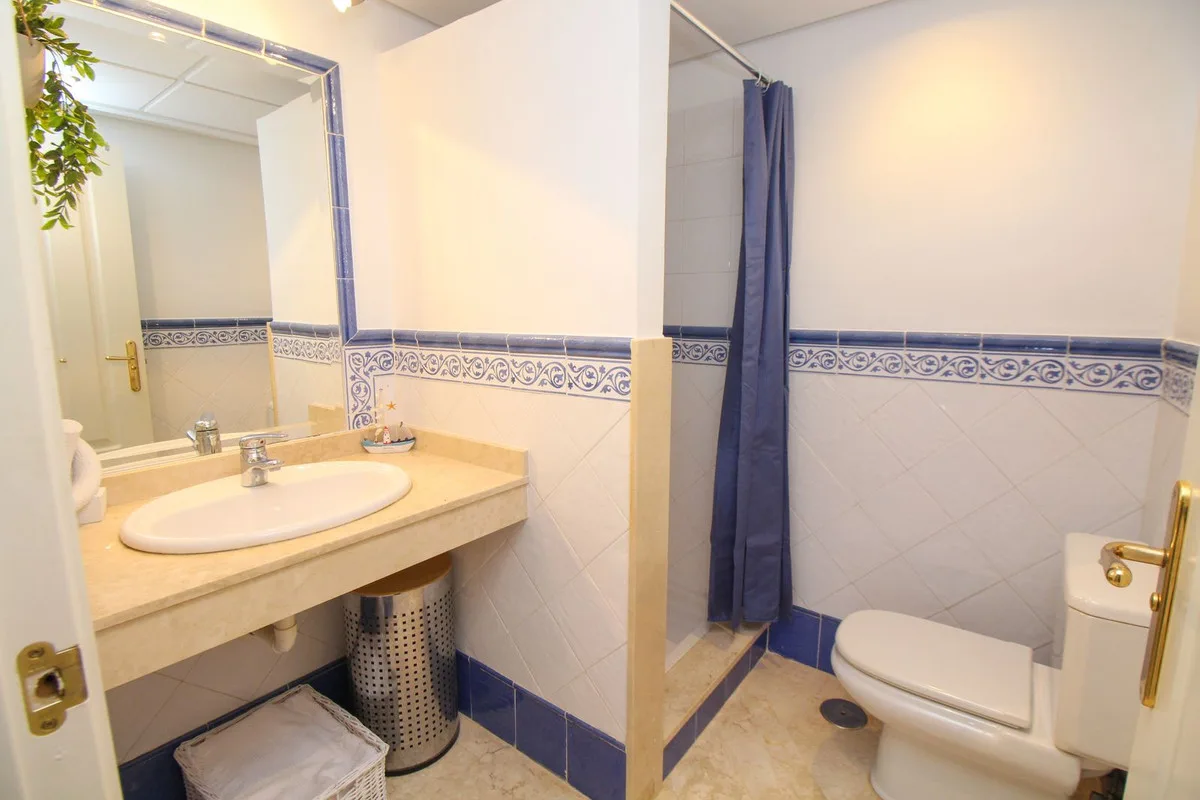 Elviria – Romslig leilighet i La Mairena med privat hage og fellesbasseng – bilde 24