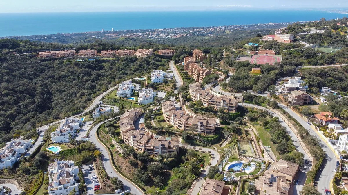 Elviria – Romslig leilighet i La Mairena med privat hage og fellesbasseng – bilde 25