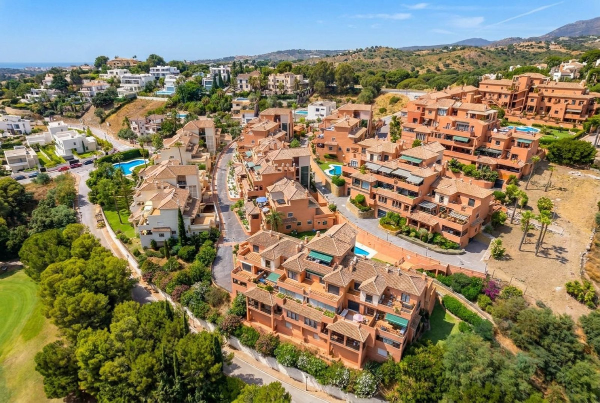 Santa María Golf, Elviria – Golfleilighet med fairway-utsikt i hyggelig boligområdet – bilde 2