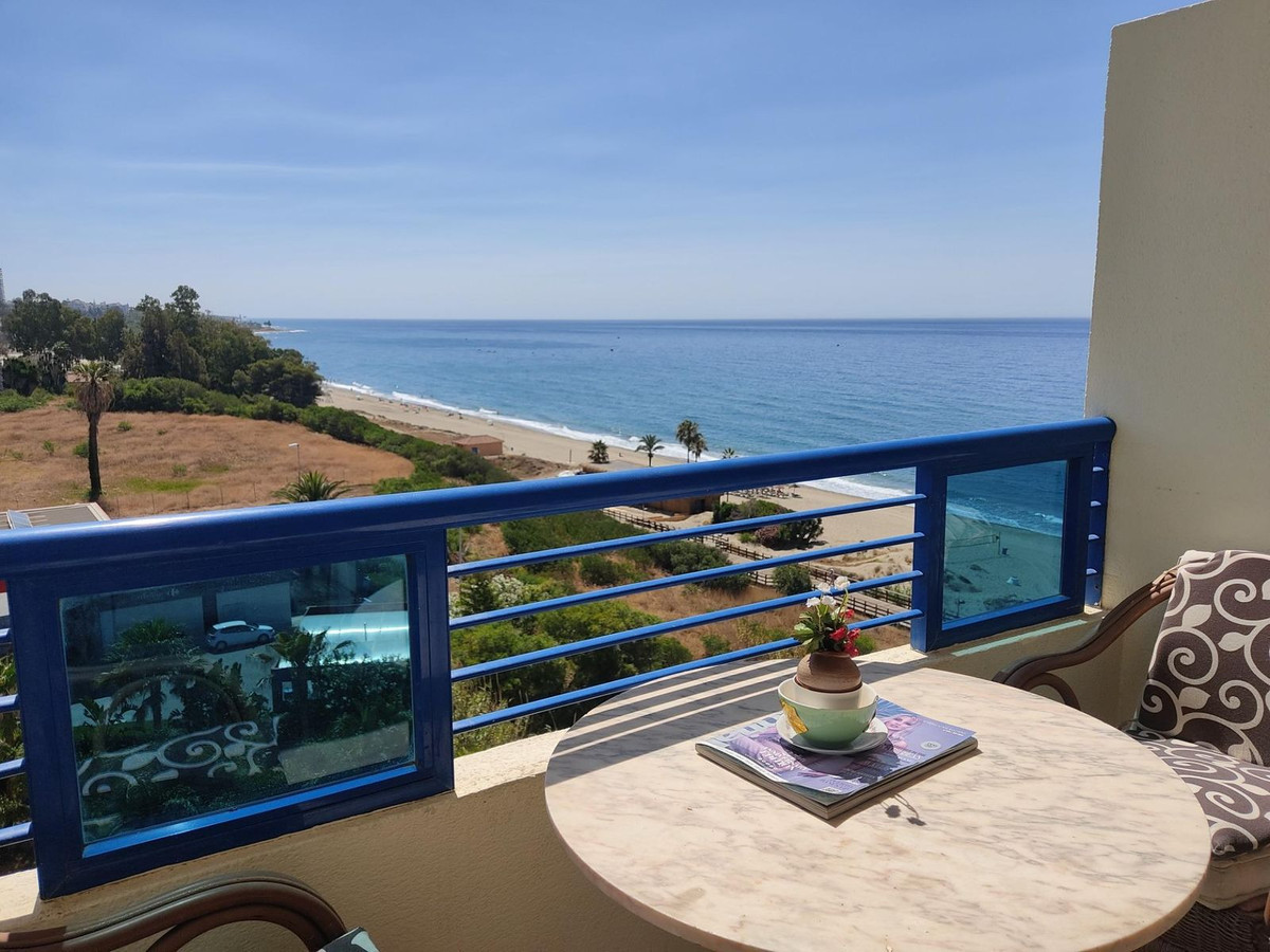 Marbella – Strandleilighet med sjøutsikt nær fiskerihavnen – bilde 1
