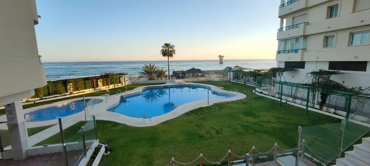 Marbella – Strandleilighet med sjøutsikt nær fiskerihavnen – bilde 3