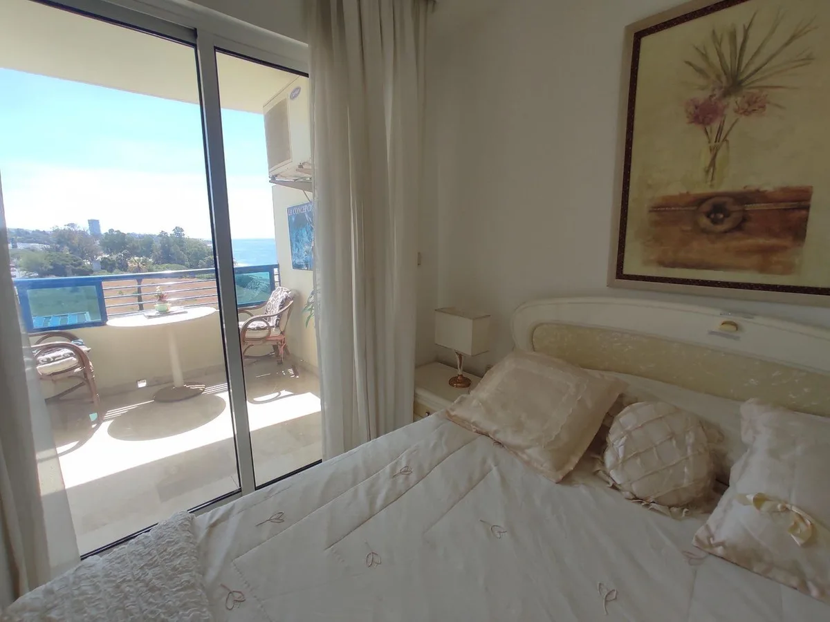 Marbella – Strandleilighet med sjøutsikt nær fiskerihavnen – bilde 6