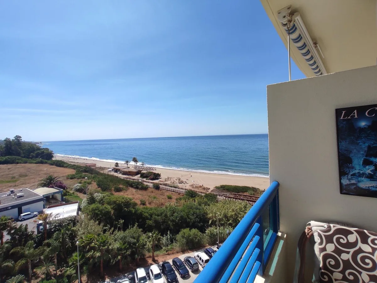 Marbella – Strandleilighet med sjøutsikt nær fiskerihavnen – bilde 9