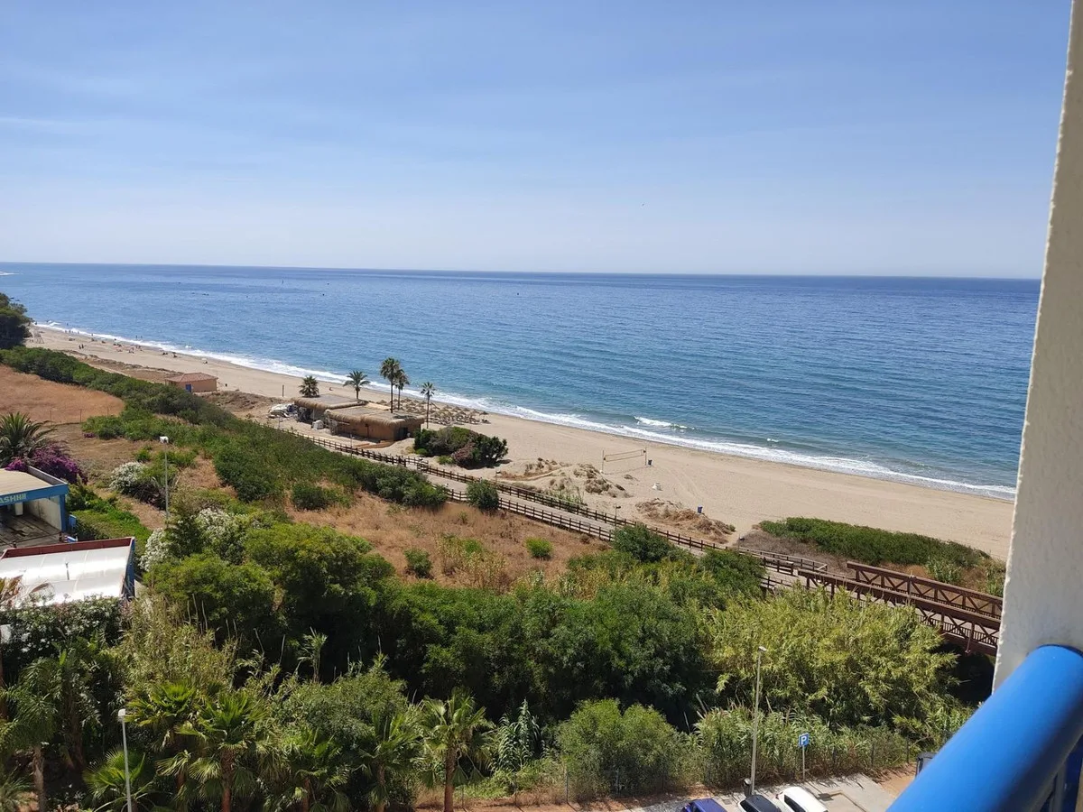 Marbella – Strandleilighet med sjøutsikt nær fiskerihavnen – bilde 11