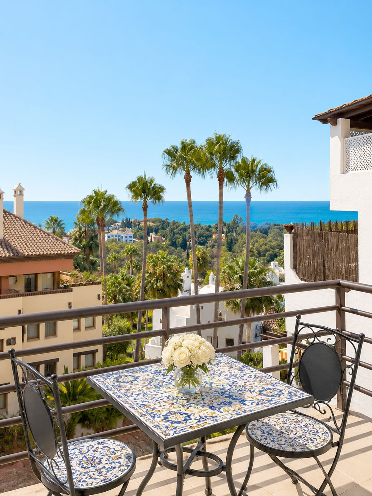 Golden Mile, Marbella – Renovert leilighet med 30 m² terrasse og sjøutsikt – bilde 1