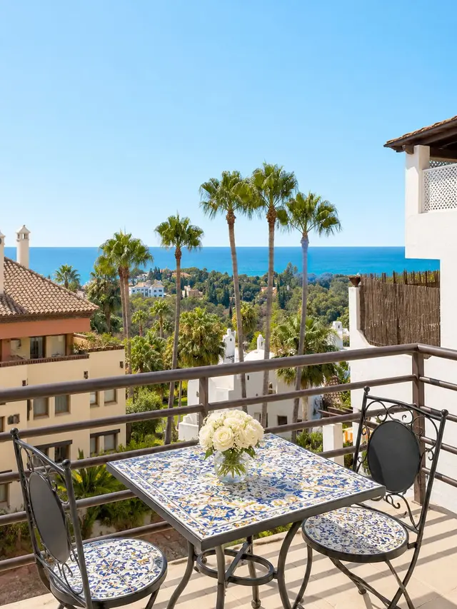 Golden Mile, Marbella – Renovert leilighet med 30 m² terrasse og sjøutsikt