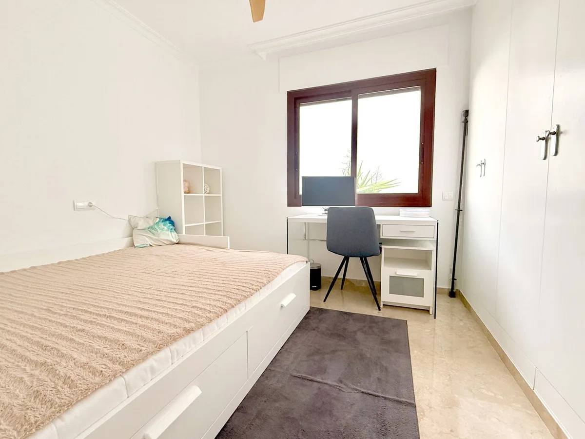 Golden Mile, Marbella – Renovert leilighet med 30 m² terrasse og sjøutsikt – bilde 8