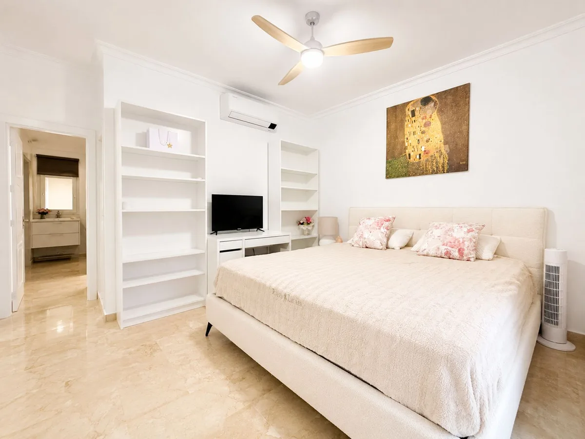 Golden Mile, Marbella – Renovert leilighet med 30 m² terrasse og sjøutsikt – bilde 9